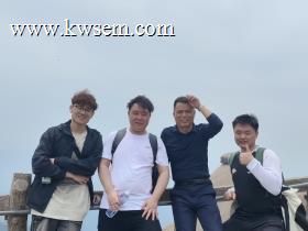 山间同行合影留念